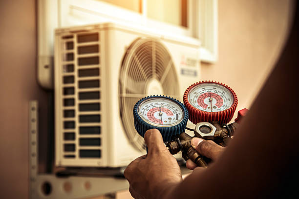 Professional Hvac technician working in Cambridge, WI